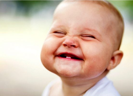 5 bí quyết tự chăm sóc sức khỏe tốt nhất babys gummy grin 552x400 - 5 bí quyết tự chăm sóc sức khỏe tốt nhất